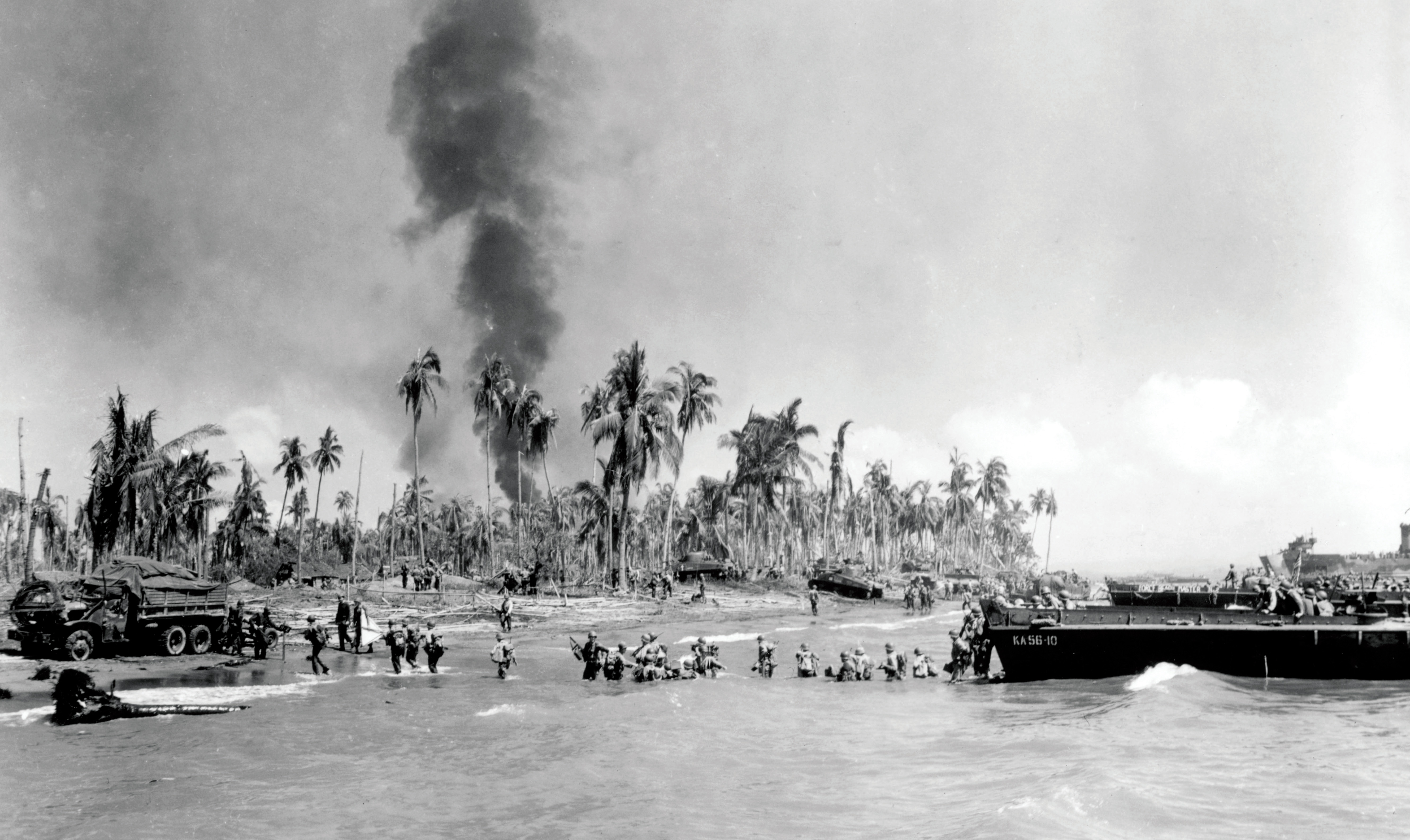 Soldiers pass supplies ashore from LCVPat Leyte Island, Philippines, October 20,1944 (National Archives and RecordsAdministration/U.S. Army Signal Corps)